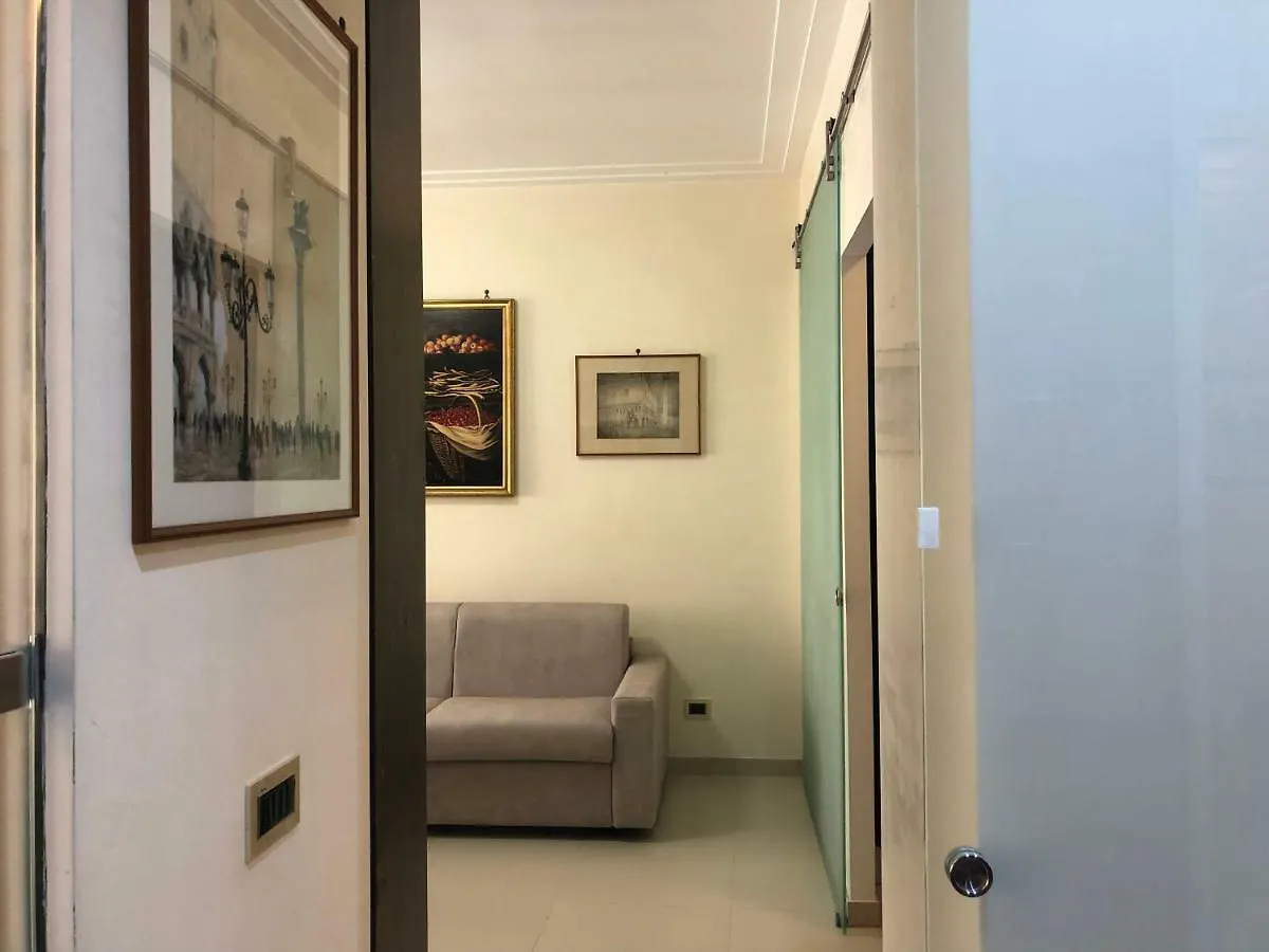 Visconti Apartment. Roma