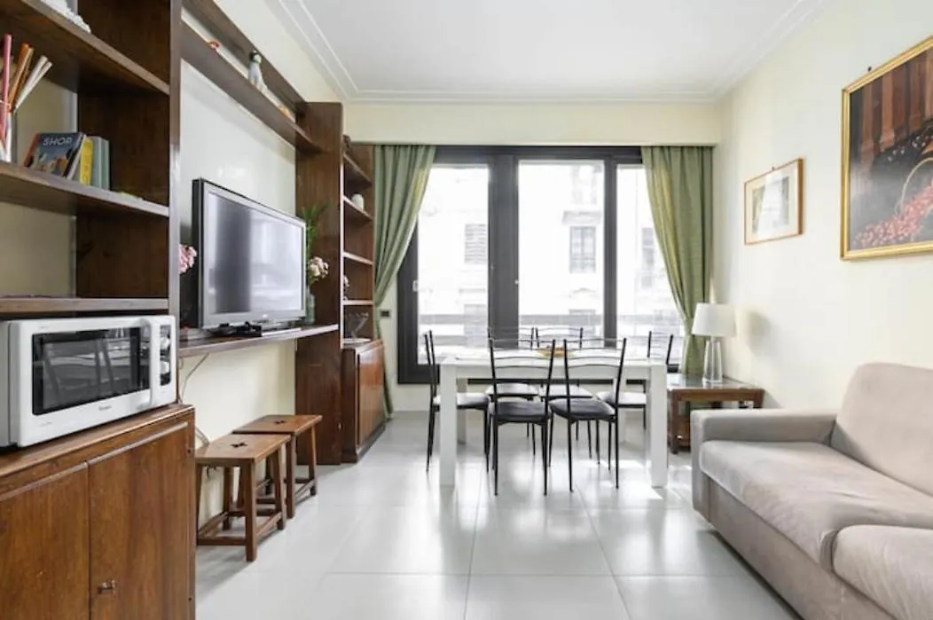 Visconti Apartment. Rome Apartment