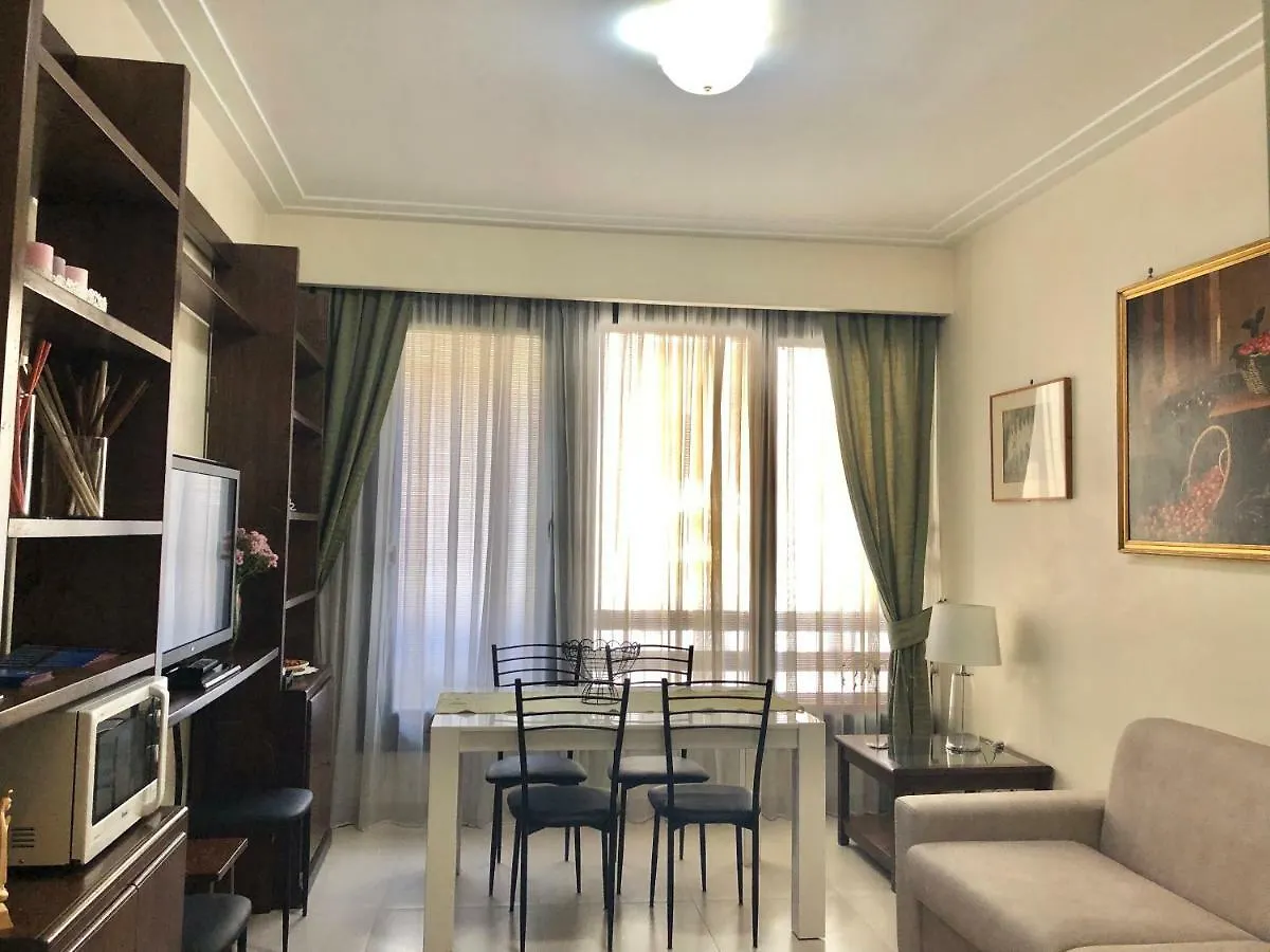 Visconti apartment. Roma 0*,